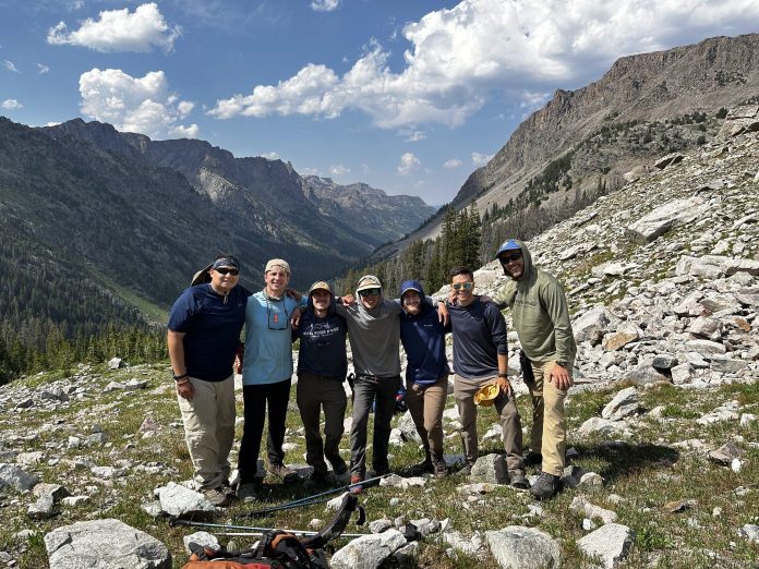 Los seminaristas de St. John Vianney pasaron unas semanas en la naturaleza al culminar su año propedéutico. (Foto proporcionada)